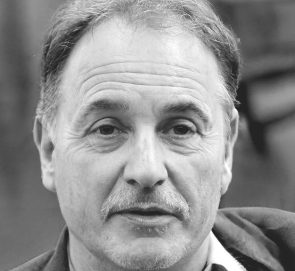 Carlos Mendez, especialista en finanzas corporativas